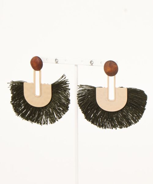 AMERICAN HOLIC(アメリカンホリック)の「ラウンドウッド&フリンジピアス *(ピアス(両耳用)・レディース・ブラウン/カーキ/アイボリー・FREE)」の3枚目の写真