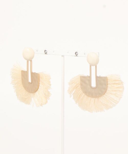 AMERICAN HOLIC(アメリカンホリック)の「ラウンドウッド&フリンジピアス *(ピアス(両耳用)・レディース・ブラウン/カーキ/アイボリー・FREE)」の2枚目の写真