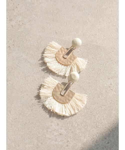 AMERICAN HOLIC(アメリカンホリック)の「ラウンドウッド&フリンジピアス *(ピアス(両耳用)・レディース・ブラウン/カーキ/アイボリー・FREE)」の4枚目の写真