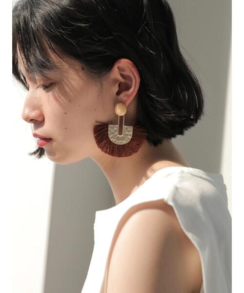 AMERICAN HOLIC(アメリカンホリック)の「ラウンドウッド&フリンジピアス *(ピアス(両耳用)・レディース・ブラウン/カーキ/アイボリー・FREE)」の7枚目の写真