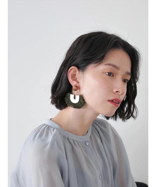 AMERICAN HOLIC(アメリカンホリック)の「ラウンドウッド&フリンジピアス *(ピアス(両耳用)・レディース・ブラウン/カーキ/アイボリー・FREE)」の8枚目の写真