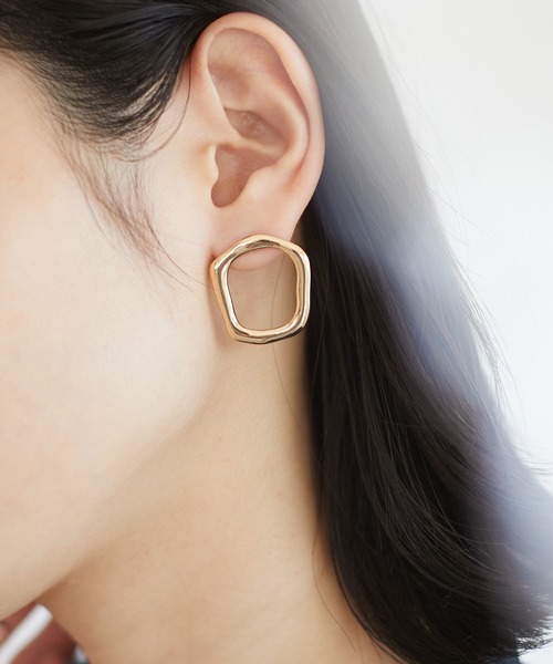 CRAFT STANDARD BOUTIQUE（クラフトスタンダードブティック）の「パールトップアシメリングピアス　＊（ピアス（両耳用）・レディース・その他・FREE）」の4枚目の写真