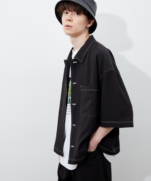 JUNRED(ジュンレッド)の「ステッチ配色ショートシャツブルゾン(シャツ/ブラウス・メンズ・ブラック/ベージュ/サックスブルー・S/M/L)」の1枚目の写真