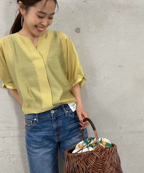 fredy emue(フレディエミュ)の「カールマイヤーショートスリーブブラウス(シャツ/ブラウス・レディース・グレイッシュベージュ/イエロー/チャコールグレー・38)」の16枚目の写真