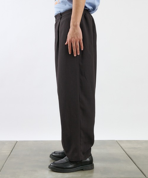 COLONY 2139（コロニートゥーワンスリーナイン）の「KINAGASHIワイドパンツ(セットアップ可)（スラックス・メンズ・ネイビー/モカ/スミクロ・MEDIUM/LARGE）」の5枚目の写真