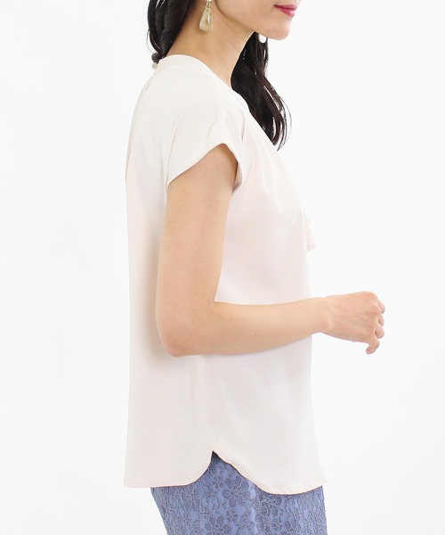 TRUDEA(トルディア)の「フリルボウタイブラウス(シャツ/ブラウス・レディース・ホワイト/サックスブルー/ネイビー/ベージュ・LARGE/MEDIUM)」の8枚目の写真