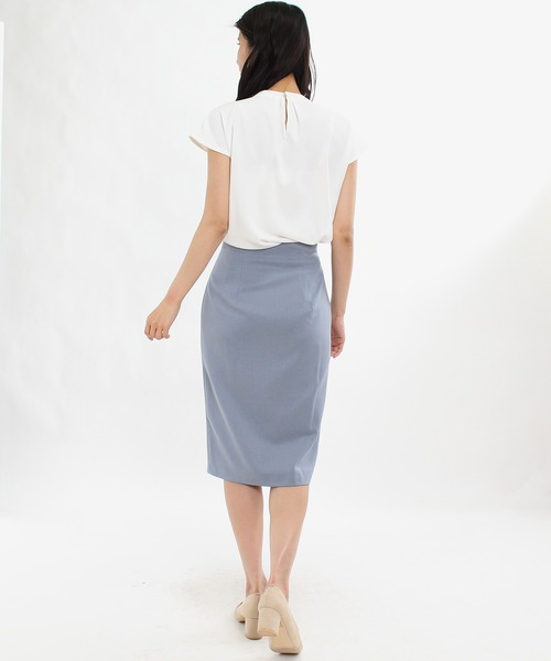 TRUDEA(トルディア)の「フリルボウタイブラウス(シャツ/ブラウス・レディース・ホワイト/サックスブルー/ネイビー/ベージュ・LARGE/MEDIUM)」の11枚目の写真