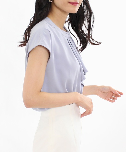 TRUDEA(トルディア)の「フリルボウタイブラウス(シャツ/ブラウス・レディース・ホワイト/サックスブルー/ネイビー/ベージュ・LARGE/MEDIUM)」の19枚目の写真