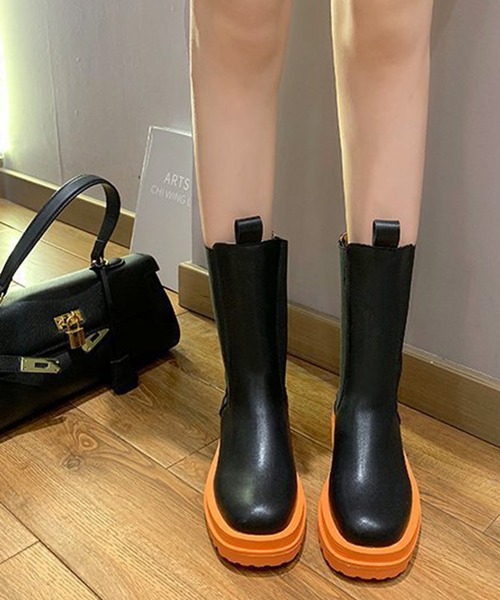 AMOUR BOX(アムールボックス)の「サイドゴアプラットフォームブーツ(ブーツ・レディース・テラコッタ/ブラック/ホワイト・37/40/38/39/36)」の5枚目の写真