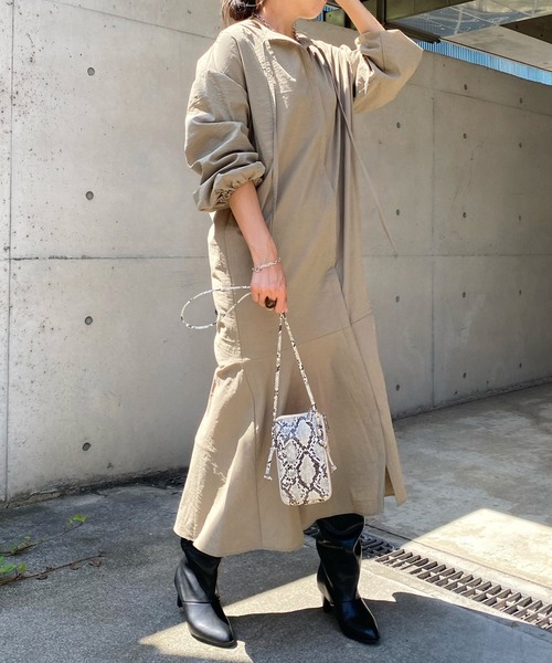 DouDou（ドゥドゥ）の「バックボリュームタック切替ワンピース（ワンピース・レディース・ブルー/ブラック/ベージュ・FREE）」の14枚目の写真