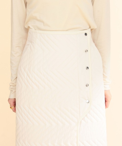 Ray BEAMS（レイビームス）の「Ray BEAMS / キルティング ラップ スカート（スカート・レディース・ブラック/オフホワイト・1/0）」の4枚目の写真