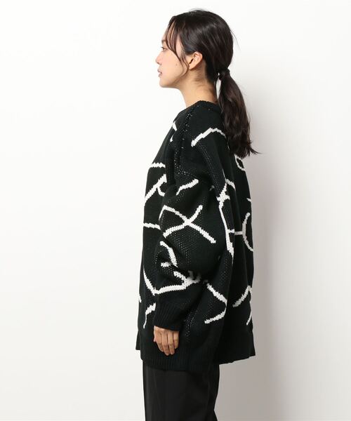 SPIRALGIRL(スパイラルガール)の「ラインアートジャガードニット(ニット/セーター・レディース・オフホワイト/ベージュ/ブラック・FREE)」の5枚目の写真