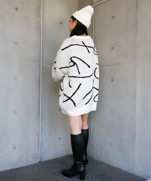 SPIRALGIRL(スパイラルガール)の「ラインアートジャガードニット(ニット/セーター・レディース・オフホワイト/ベージュ/ブラック・FREE)」の10枚目の写真