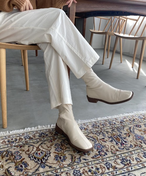 mood for a day（ムードフォーアデイ）の「square socks short boots / スクエアソックスショートブーツ（ブーツ・レディース・ブラック/ブラウン/アイボリー/ベージュ・23.0cm/24.0cm/25.0cm/23.5㎝/24.5㎝/24.5cm）」の2枚目の写真