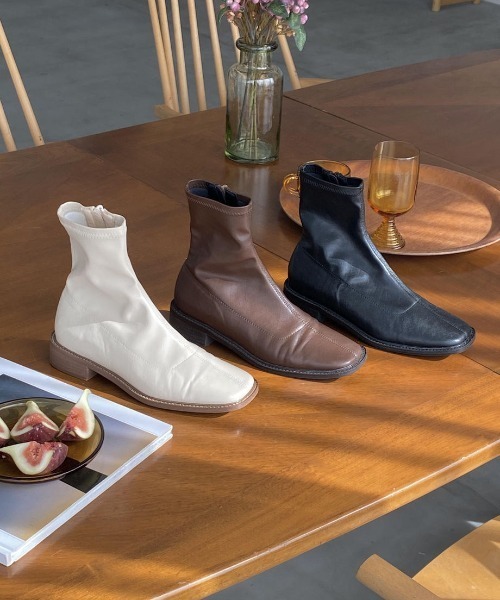 mood for a day（ムードフォーアデイ）の「square socks short boots / スクエアソックスショートブーツ（ブーツ・レディース・ブラック/ブラウン/アイボリー/ベージュ・23.0cm/24.0cm/25.0cm/23.5㎝/24.5㎝/24.5cm）」の10枚目の写真