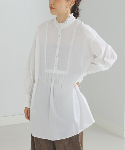 BEAMS HEART（ビームスハート）の「BEAMS HEART / ネックフリル ハシゴ チュニック（チュニック・レディース・チャコールグレー/オフホワイト/ブルー・FREE）」の5枚目の写真