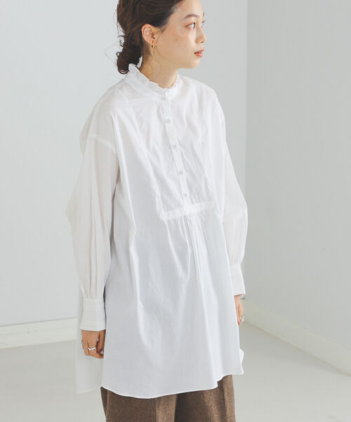 BEAMS HEART（ビームスハート）の「BEAMS HEART / ネックフリル ハシゴ チュニック（チュニック・レディース・チャコールグレー/オフホワイト/ブルー・FREE）」の4枚目の写真