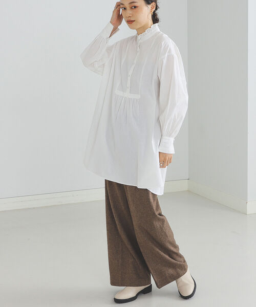 BEAMS HEART（ビームスハート）の「BEAMS HEART / ネックフリル ハシゴ チュニック（チュニック・レディース・チャコールグレー/オフホワイト/ブルー・FREE）」の7枚目の写真