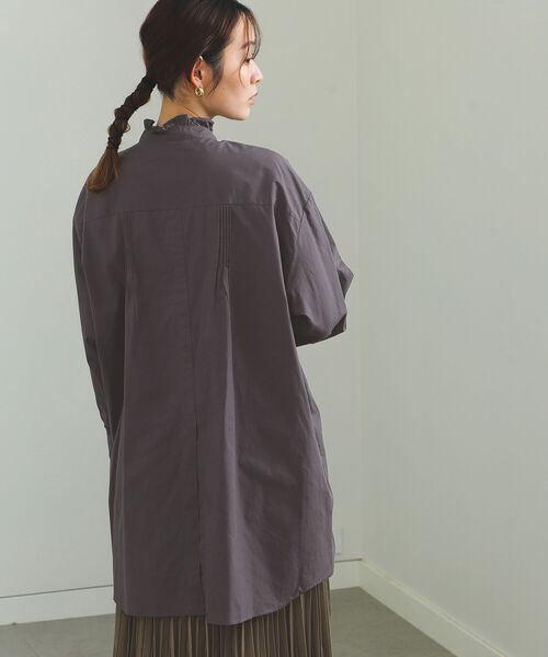 BEAMS HEART（ビームスハート）の「BEAMS HEART / ネックフリル ハシゴ チュニック（チュニック・レディース・チャコールグレー/オフホワイト/ブルー・FREE）」の10枚目の写真