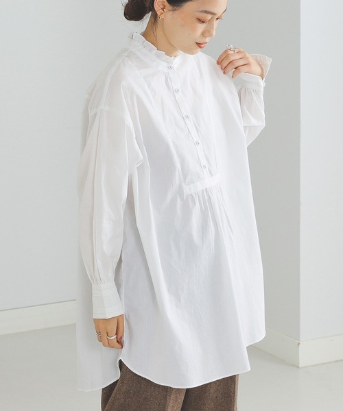 BEAMS HEART（ビームスハート）の「BEAMS HEART / ネックフリル ハシゴ チュニック（チュニック・レディース・チャコールグレー/オフホワイト/ブルー・FREE）」の2枚目の写真