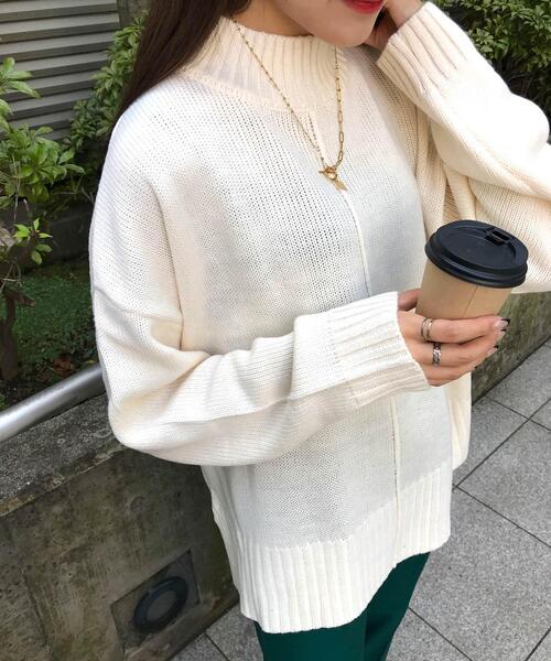 INGNI（イング）の「モックネックサイドスリットチュニックニット（ニット/セーター・レディース・ピンク/ブルー/グリーン/アイボリー/グレー/ブラック/イエロー/レッド・M）」の2枚目の写真