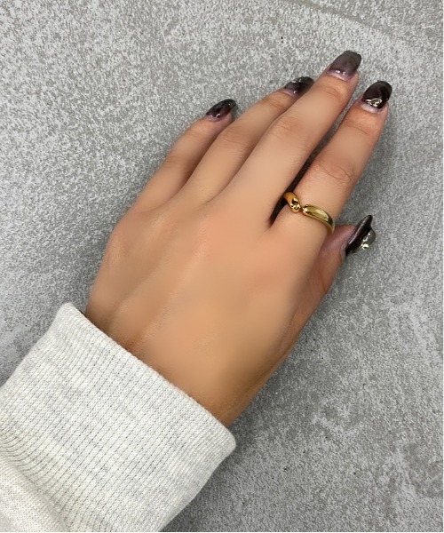 apres jour mignon(アプレジュールミニョン)の「【apresjour mignon×ARIAZ】変形V字リング(リング・レディース・ゴールド/シルバー・ONESIZE)」の2枚目の写真