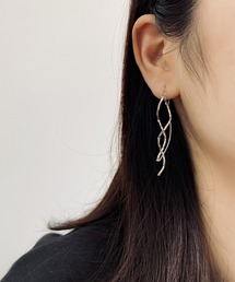 波型ピアス