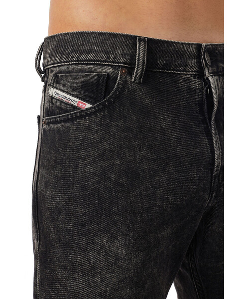 DIESEL（ディーゼル）の「DIESEL SS22 メンズ デニムパンツ スリムフィット ブラック サステナブル（デニムパンツ・メンズ・ブラック・33inch/29inch/36inch/30inch/32inch/31inch/28inch/34inch/26inch/27inch）」の4枚目の写真