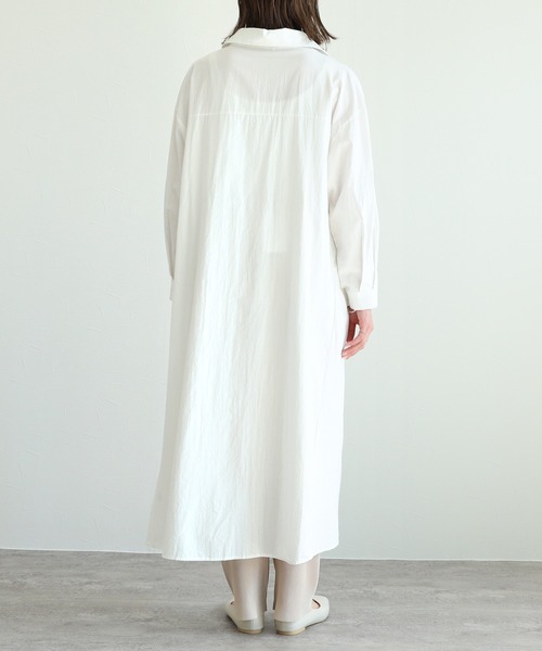 reca（レカ）の「ウェスト紐付きボリュームシャツワンピース（シャツワンピース・レディース・ブラック/オフホワイト・FREE）」の22枚目の写真