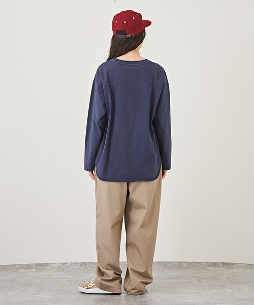 CUBE SUGAR（キューブシュガー）の「カットソーピグメント切替カレッジロゴプリントロンT（Tシャツ/カットソー・レディース・チャコールグレー/マスタード/ネイビー/ピンク・M）」の21枚目の写真