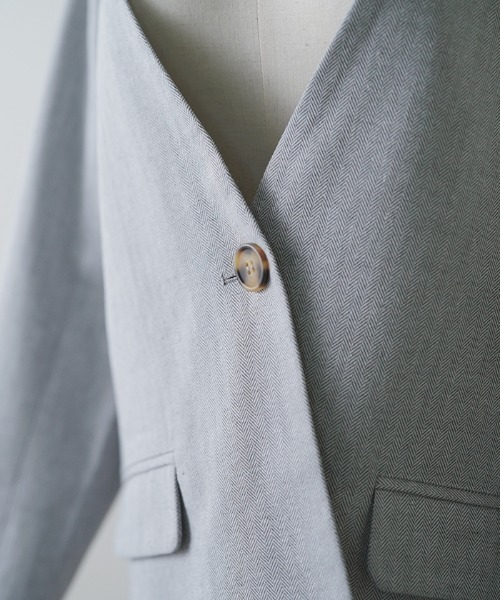 Futier land(フューティアランド)の「コットンリネンノーカラージャケット(ノーカラージャケット・レディース・グレー/アイボリー・MEDIUM)」の11枚目の写真