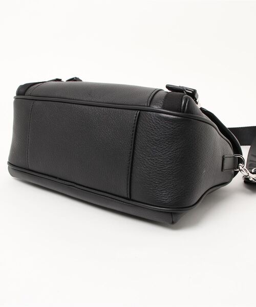 FURLA(フルラ)の「MAN COSMO M MESSENGER(メッセンジャーバッグ・メンズ・ブラック・ONE SIZE)」の4枚目の写真