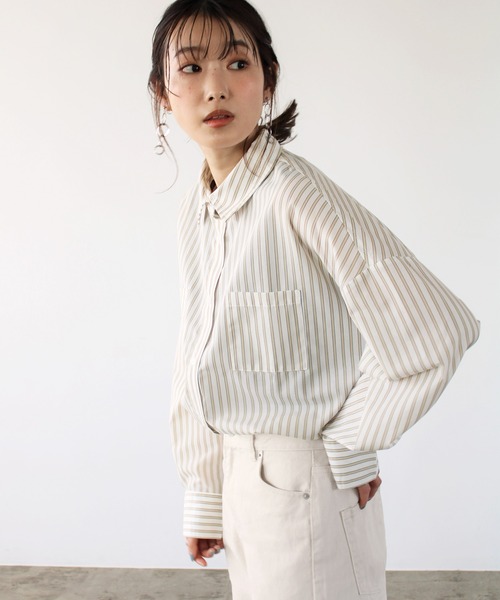 GeeRA(ジーラ)の「オーバーサイズシャツ(シャツ/ブラウス・レディース・ホワイト/ネイビー/オフホワイト/イエロー・MEDIUM)」の6枚目の写真