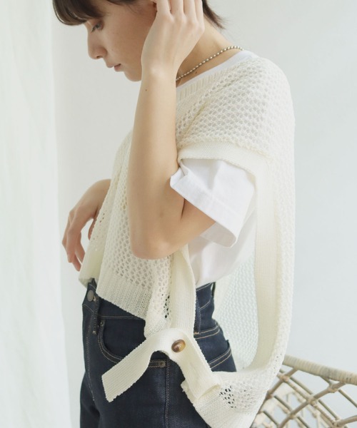 HER CLOSET（ハークローゼット）の「【shemoshelly】深Vネックメッシュニットショートベスト（ベスト・レディース・ブラック/ベージュ/オフホワイト/グリーン/モカ・M）」の9枚目の写真