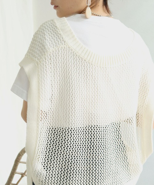 HER CLOSET（ハークローゼット）の「【shemoshelly】深Vネックメッシュニットショートベスト（ベスト・レディース・ブラック/ベージュ/オフホワイト/グリーン/モカ・M）」の10枚目の写真