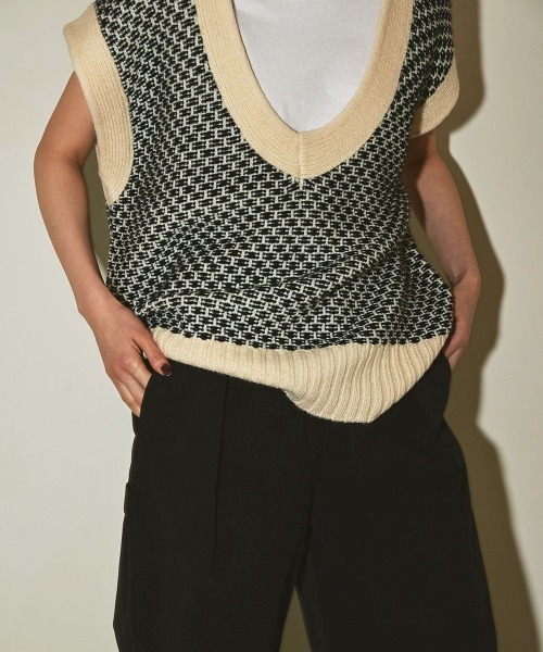 TODAYFUL(トゥデイフル)の「TODAYFUL(トゥデイフル) "Jacquard Knit Vest"ジャガードニットベスト/12220515(ニット/セーター・レディース・ブラック/オリーブ・ONE SIZE)」の15枚目の写真