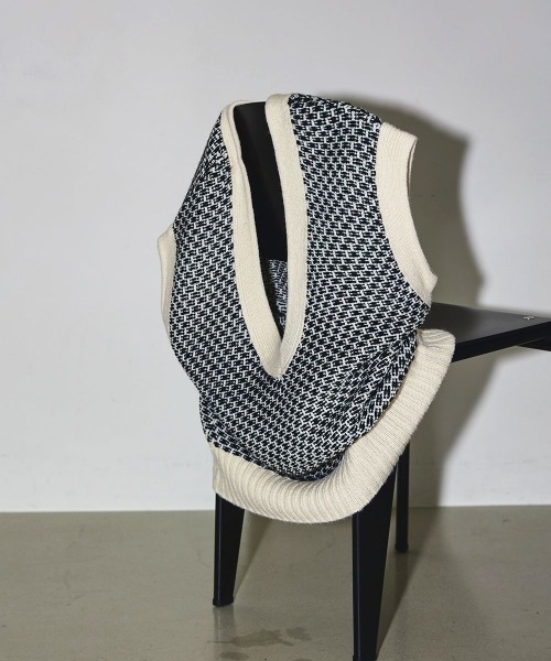 TODAYFUL(トゥデイフル)の「TODAYFUL(トゥデイフル) "Jacquard Knit Vest"ジャガードニットベスト/12220515(ニット/セーター・レディース・ブラック/オリーブ・ONE SIZE)」の18枚目の写真