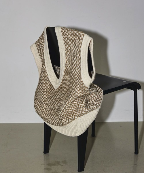 TODAYFUL(トゥデイフル)の「TODAYFUL(トゥデイフル) "Jacquard Knit Vest"ジャガードニットベスト/12220515(ニット/セーター・レディース・ブラック/オリーブ・ONE SIZE)」の19枚目の写真