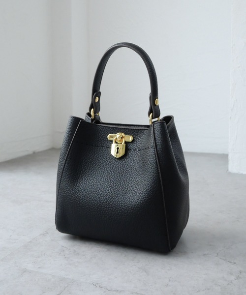 CURI BISCUI（キュリ　ビスキュイ）の「【CURIBISCUI】ポーチ付き キーモチーフバッグ（ショルダーバッグ・レディース・イエロー/アイボリー/ブラック/モカ・FREE）」の2枚目の写真