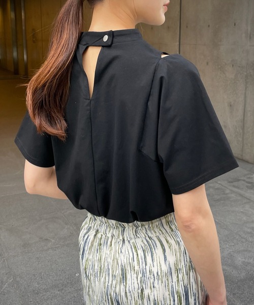 &g'aime(アンジェム)の「【&g’aime】ショルダースリットTシャツ(Tシャツ/カットソー・レディース・ホワイト/ブラック/グレイッシュベージュ・FREE)」の3枚目の写真