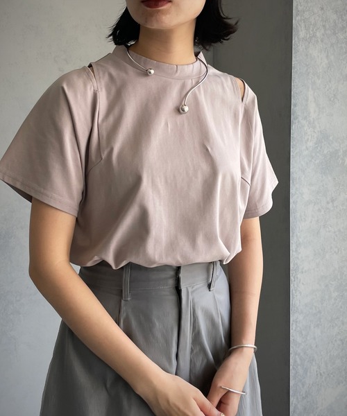 &g'aime(アンジェム)の「【&g’aime】ショルダースリットTシャツ(Tシャツ/カットソー・レディース・ホワイト/ブラック/グレイッシュベージュ・FREE)」の9枚目の写真