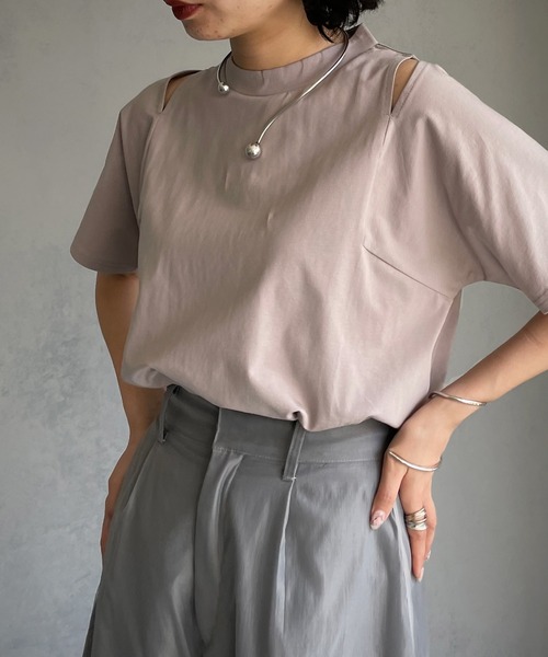 &g'aime(アンジェム)の「【&g’aime】ショルダースリットTシャツ(Tシャツ/カットソー・レディース・ホワイト/ブラック/グレイッシュベージュ・FREE)」の11枚目の写真