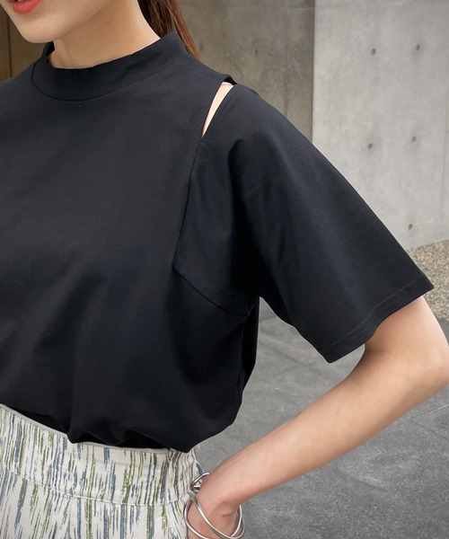 &g'aime(アンジェム)の「【&g’aime】ショルダースリットTシャツ(Tシャツ/カットソー・レディース・ホワイト/ブラック/グレイッシュベージュ・FREE)」の4枚目の写真