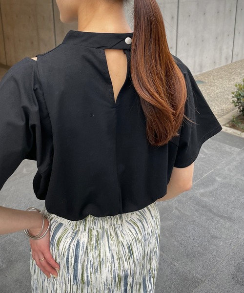&g'aime(アンジェム)の「【&g’aime】ショルダースリットTシャツ(Tシャツ/カットソー・レディース・ホワイト/ブラック/グレイッシュベージュ・FREE)」の5枚目の写真