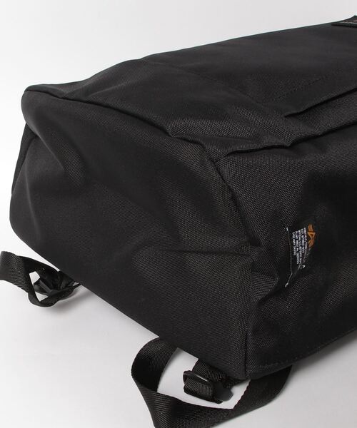 Alpha Industries(アルファインダストリーズ)の「【A3収納可能!通勤通学リュック】ボックスデイパック 30L PC収納可能(バックパック/リュック・メンズ・ブラック・FREE)」の9枚目の写真