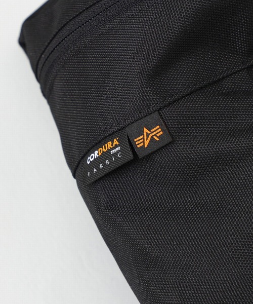 Alpha Industries(アルファインダストリーズ)の「【A3収納可能!通勤通学リュック】ボックスデイパック 30L PC収納可能(バックパック/リュック・メンズ・ブラック・FREE)」の5枚目の写真