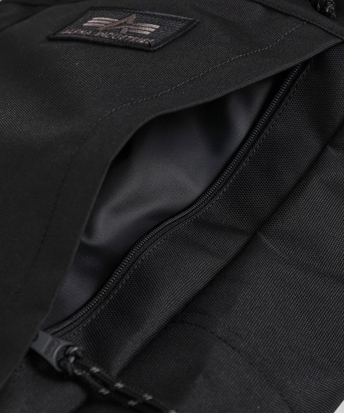 Alpha Industries(アルファインダストリーズ)の「【A3収納可能!通勤通学リュック】ボックスデイパック 30L PC収納可能(バックパック/リュック・メンズ・ブラック・FREE)」の7枚目の写真