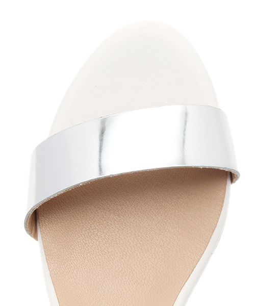 ROSE BUD（ローズバッド）の「 18497 VOLGA CHUNKY HEEL SANDAL（サンダル・レディース・ホワイト×シルバー/ブラック×シルバー・36/35/37/39/38）」の3枚目の写真