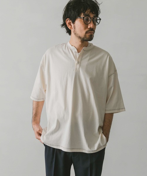 URBAN RESEARCH DOORS(アーバンリサーチドアーズ)の「配色ヘンリーネックTシャツ(Tシャツ/カットソー・メンズ・チャコールグレー/ホワイト/オリーブ/ブラウン系その他・MEDIUM/LARGE)」の5枚目の写真
