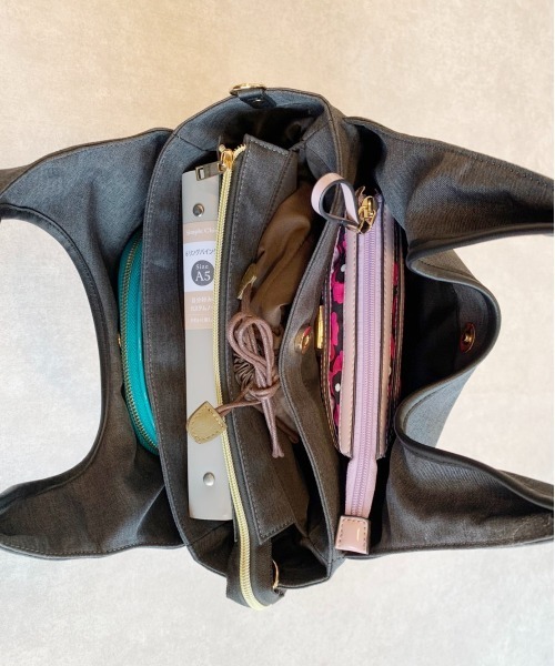 Via Demizon(ビアデミゾン)の「撥水ナイロン2WAY12ポケットトート(トートバッグ・レディース・ブラック/ベージュ/ネイビー/グレー・フリー)」の16枚目の写真